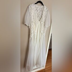 New Old Stock  Amazing Vintage VAL-MODE White  Lace Nightgown & Robe Size L